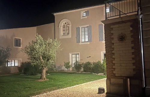 Pezenas Appartement | La Chapelle, Gîte 5* de 2 à 4 personnes, insolite avec piscine et sauna, Pézenas