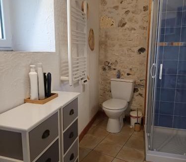 Cherac Lit Et Petit-Déjeuner | La charentaise ch d'hôtes ,Studio