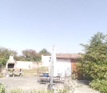 Saint Cyr du Doret Maison | La Chaume Gite Le Roseau Étoilé