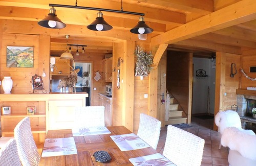 Saint-Nicolas-la-Chapelle Chalet De Ski | La Chevrière, très beau chalet tout en madrier, vue panoramique , proche Megève