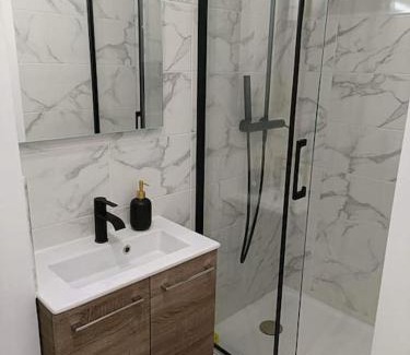 Faubourg Sud Appartement | La chouette dans l'arbre - T2 sur cour au calme