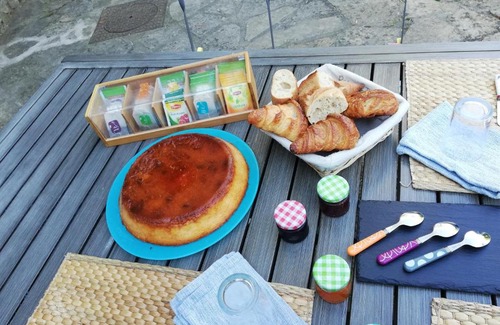 Claret Lit Et Petit-Déjeuner | La Chrysalide