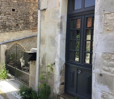Verteuil-sur-Charente Maison | La Cour Blanche