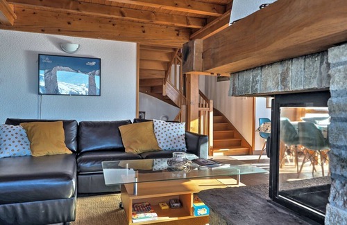 Vallandry Chalet De Ski | La Couronne is a spacious ski chalet that sleeps 10p over 3 floors