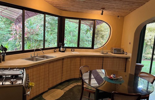 Tierras Morenas Maison | LA CUSUCA nThis underground home is a one of a kind!