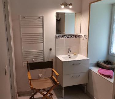 Vallon-sur-Gee Maison | La dépendance, petite maison au calme 1Chambre