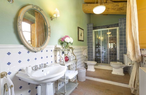 Badia Cantignano Maison | La Dimora dell'Inventore Luxury B&B