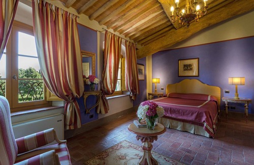 Badia Cantignano Maison | La Dimora dell'Inventore Luxury B&B