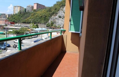 San Teodoro Appartement | La Dimora della Lanterna: 3 Bedroom Apartment with Balcony