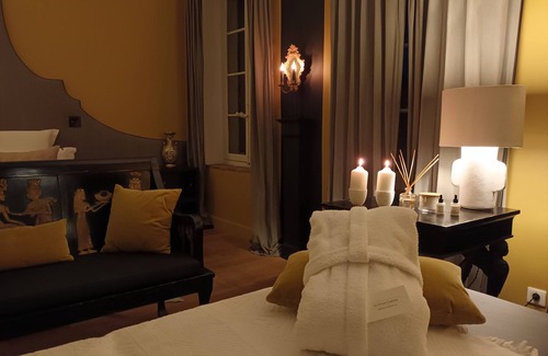 Avignon City Centre Lit Et Petit-Déjeuner | La Divine Comédie - Suites Deluxe