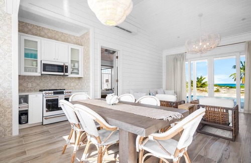 William's Town Maison | La Dolce Vita Cottage, - cozy cottage with pool - directly on Tropic of Cancer Beach!