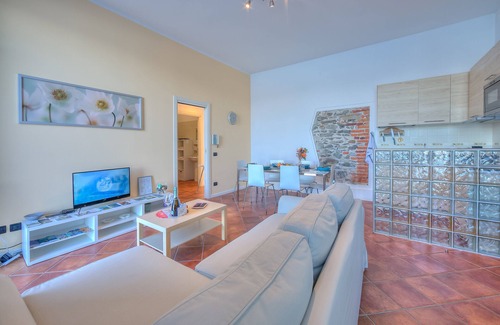 Arona Appartement | La Dolce Vita Pied dans L' Eau, Arona, Italy