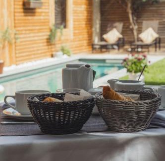 Montbazin Lit Et Petit-Déjeuner | La Domitia - Maison d'hôtes, massages & bien-être