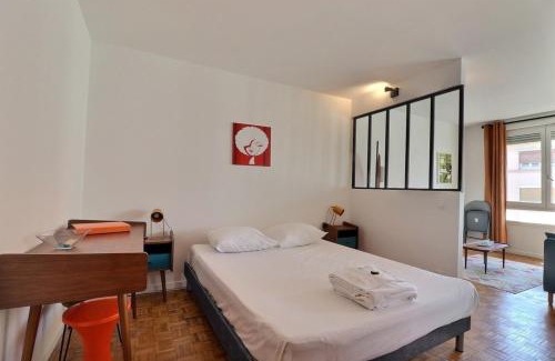 Croix Rousse Appartement | La Douce Parenthèse - Studio with garage - Lyon 4th