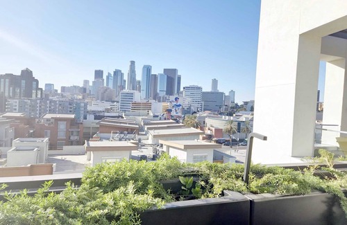Little Tokyo Maison | LA Escape Cozy 2BR King in DTLA's Little Tokyo District