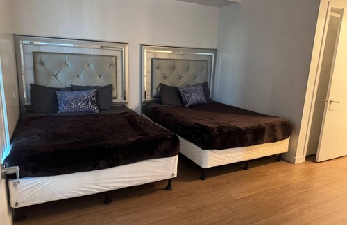 Little Tokyo Hôtel | LA Escape: Stylish 2BR King Suite in Vibrant Little Tokyo