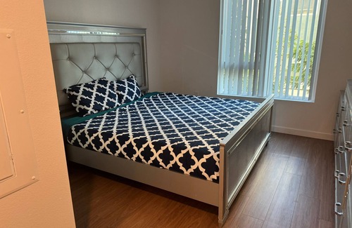 Little Tokyo Hôtel | LA Escape: Stylish 2BR King Suite in Vibrant Little Tokyo