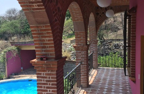 Xochitepec Maison | La Escondida, Alberca y Jardín