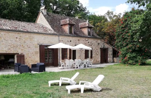 Beaumont-du-Perigord Maison | La Faneuse – Maison avec piscine, grand jardin et terrasse, idéale pour familles en Périgord