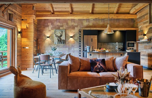 La Giettaz Appartement | La Ferme de la Caillère- Vue incroyable et sauna pour 10 - OVO Network