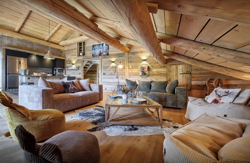 La Giettaz Appartement | La Ferme de la Caillère- Vue incroyable et sauna pour 10 - OVO Network
