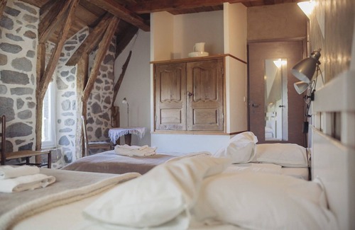 Laguiole Lit Et Petit-Déjeuner | La Ferme de Moulhac
