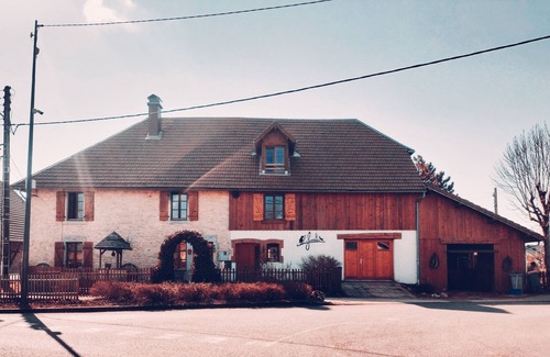 Frasne Appartement | La Fermette gîte atypique à Frasne