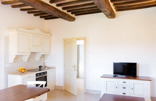 Marsciano Appartement | La Fiaccola, elegant suite with fireplace
