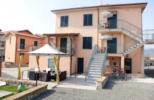 Santo Stefano di Magra Appartement | La Fonda Maison de vacances: appartement avec piscine, jardin et parking