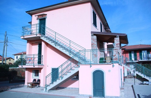 Santo Stefano di Magra Appartement | Maison de vacances La Fonda: Appartement avec piscine, jardin et parking près des Cinque Terre