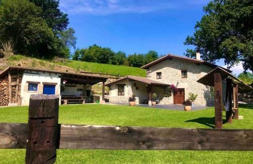Villacarriedo Maison | La Fontana de Pedroso, descubre Cabárceno y Cantabria