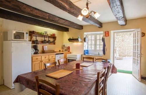 Valeuil Villa | La Gerbaudie - Quatre Chambres Villa, Couchages 10