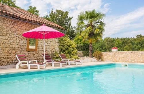 Valeuil Villa | La Gerbaudie - Quatre Chambres Villa, Couchages 10