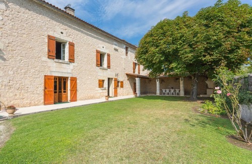 Valeuil Villa | La Gerbaudie - Quatre Chambres Villa, Couchages 10