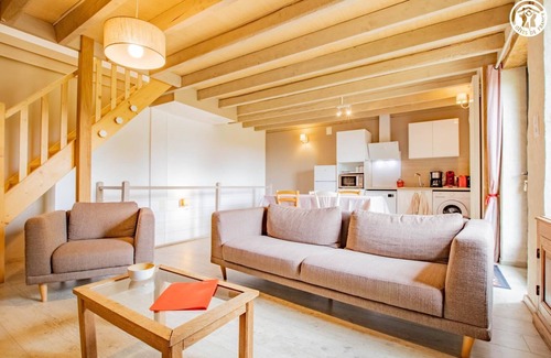 Montmelard Maison | la Glycine - MONTMELARD