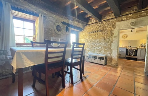 Beaumont-du-Perigord Maison | Grange de style traditionnel, piscine privée située dans le petit hameau paisible de Blanc