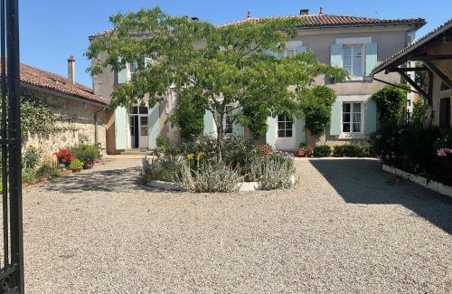 Confolens Maison | La Grange Terrou