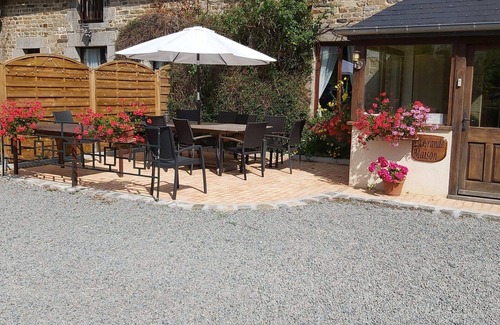 Les Champs-Geraux Cottage | Grande maison, gite familial de caractère, terrain