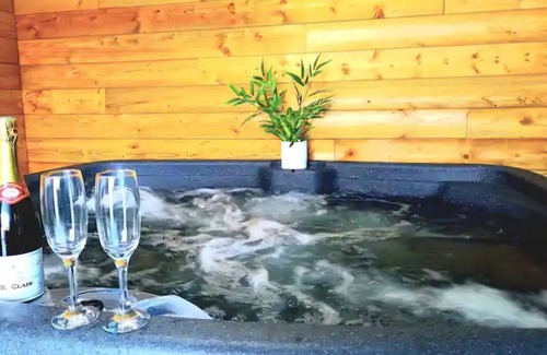 Riorges Appartement | La "grande" Rochette appartement rooftop & jacuzzi
