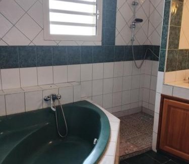 Gouzon Appartement | La grande table
