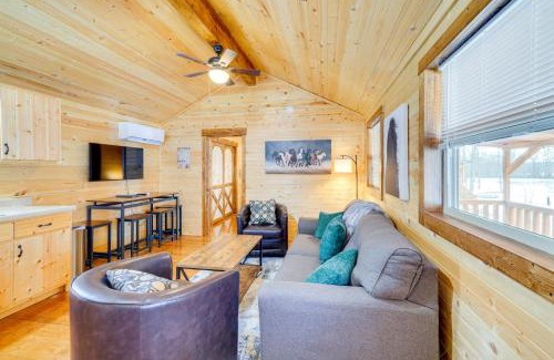 La Grange Maison | La Grange Cabin on a Racehorse Farm with Pond Views!