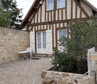 Rueil-la-Gadeliere Maison | La Grange Chevrefeuille