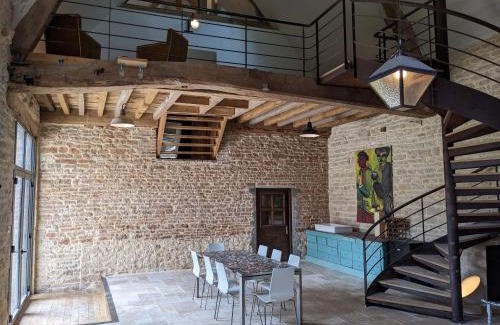 Chapaize Maison | La Grange de la Porterie - Magnificent House and Barn Conversion in Historic village
