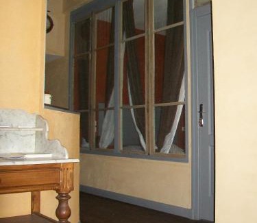Saint-Priest Lit Et Petit-Déjeuner | La Grange des Griottiers