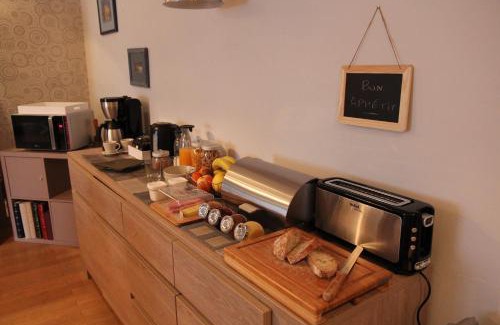 Saint-Priest Lit Et Petit-Déjeuner | La Grange des Griottiers