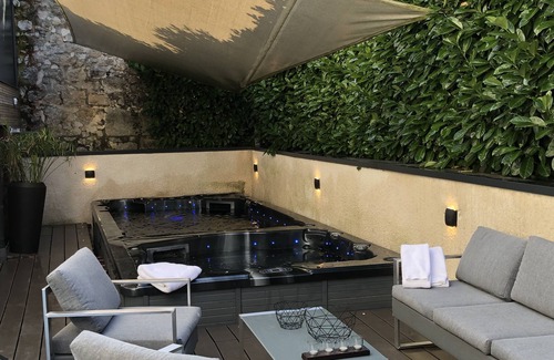 Saint-Genis-Pouilly Maison | La Grange Emnitan - Superbe villa pour 12, spa, fitness, home cinema
