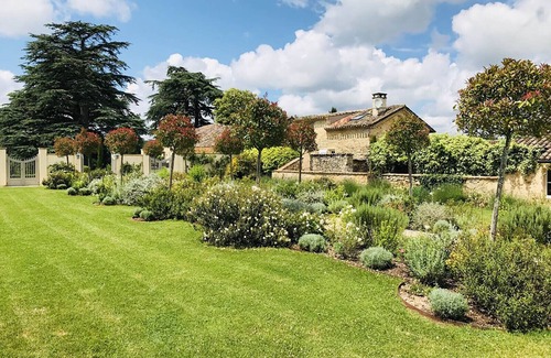 Salles Maison | La Grenoulliere open plan family Gite near pool and gardens