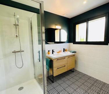 Montauban Appartement | La Halte Occitane - Classé 3 étoiles - Pour 6 personnes, 3 chambres, parking, terrasse, tout inclus