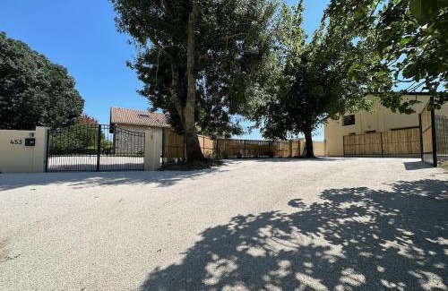 Montauban Appartement | La Halte Occitane - Classé 3 étoiles - 1 chambre, parking, terrasse, tout inclus