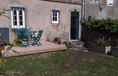 Chateau-Chinon Appartement | "La halte verte" , charmant studio tout confort en centre ville